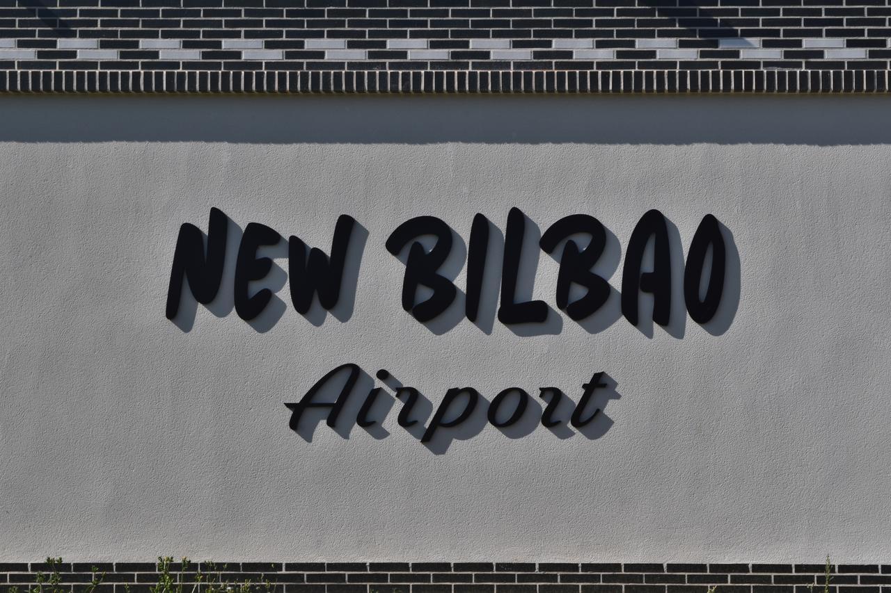 Hotel New Bilbao Airport Derio Esterno foto