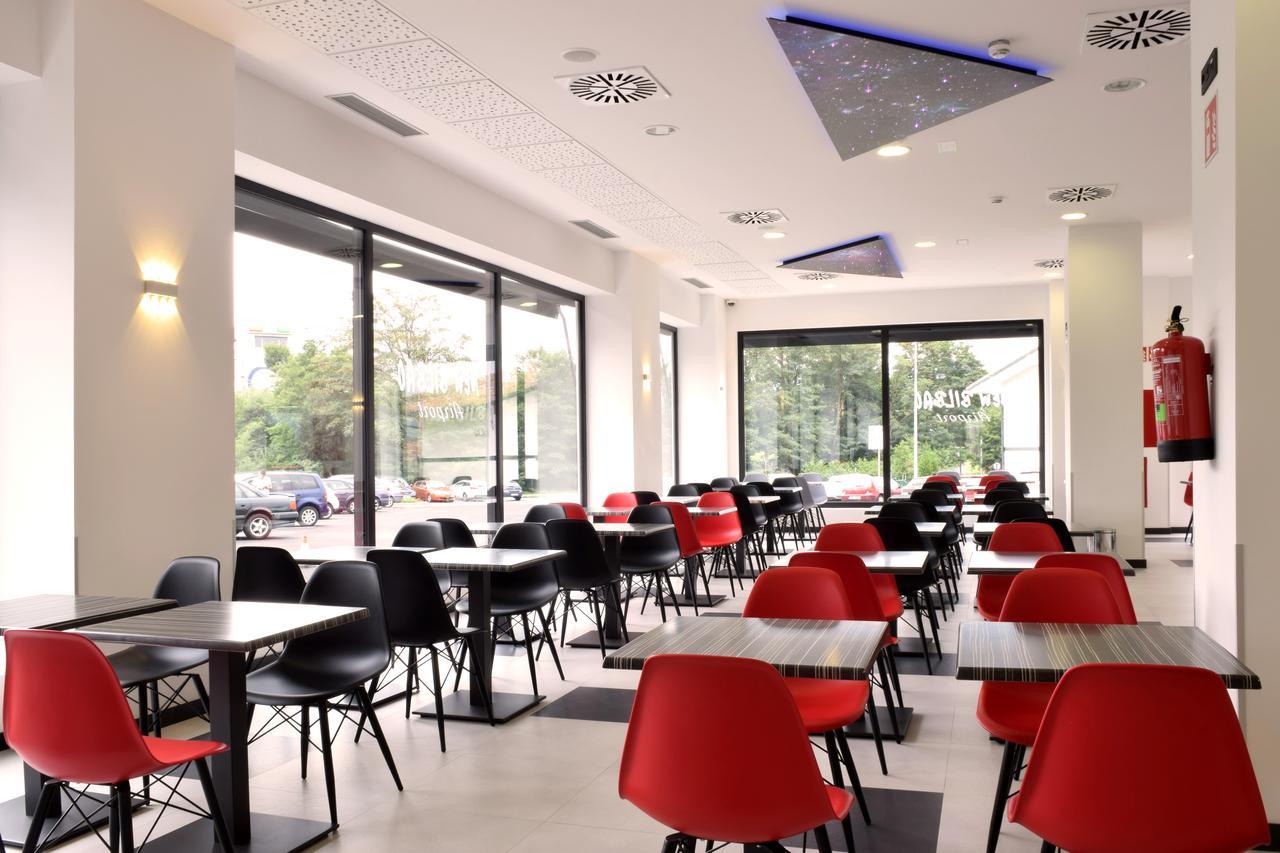 Hotel New Bilbao Airport Derio Esterno foto