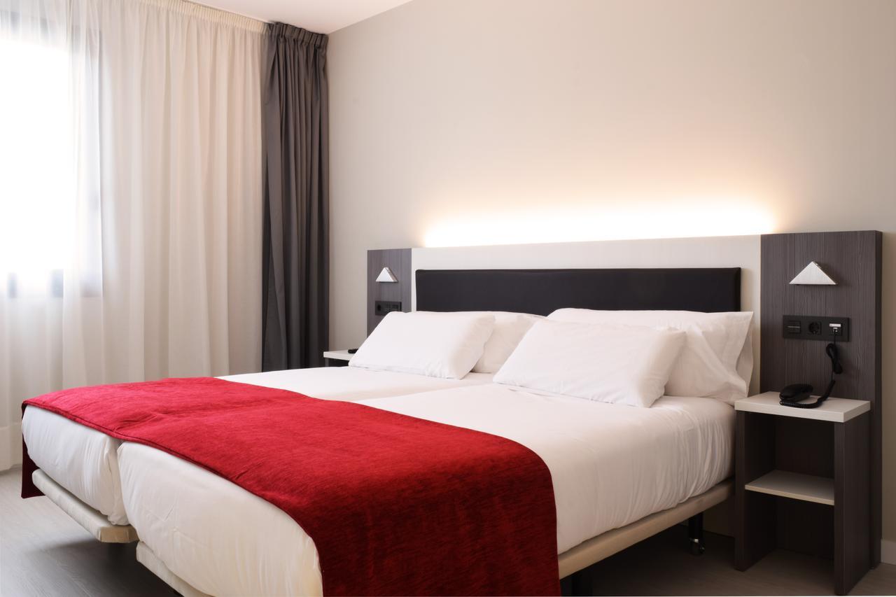 Hotel New Bilbao Airport Derio Esterno foto